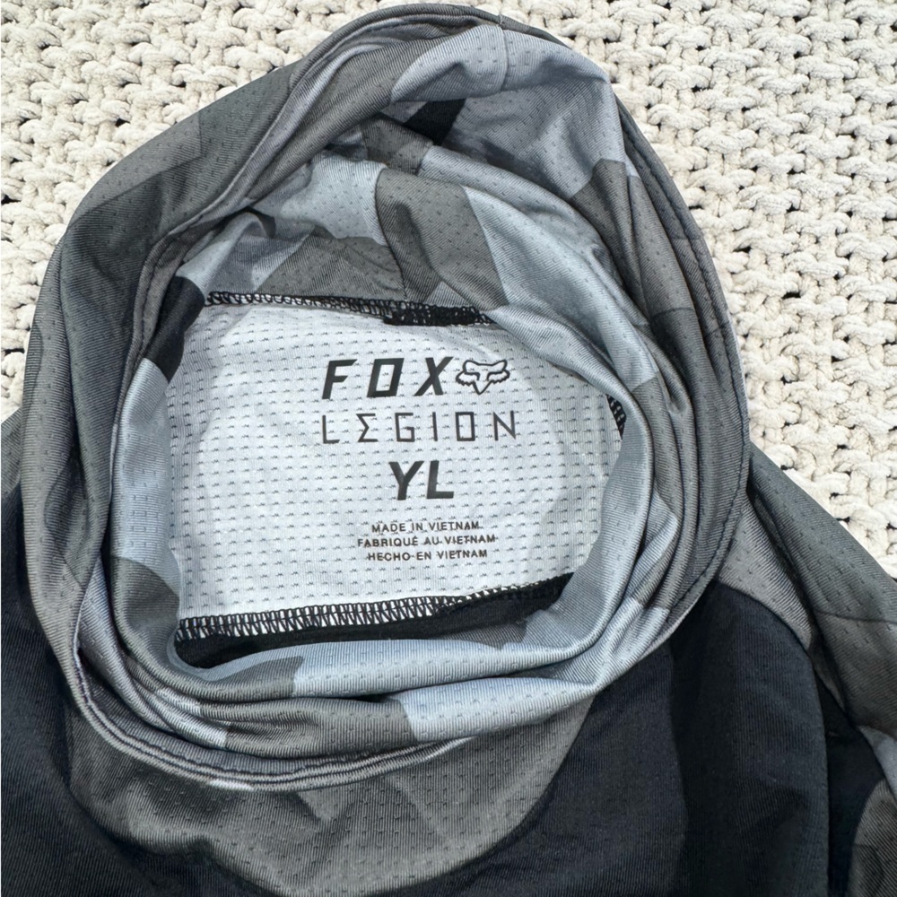 Fox Gray and Black Camouflage long sleeve shirt size YL boys - Picture 5 of 10